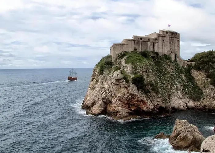 Gasthuis Old Town 3*